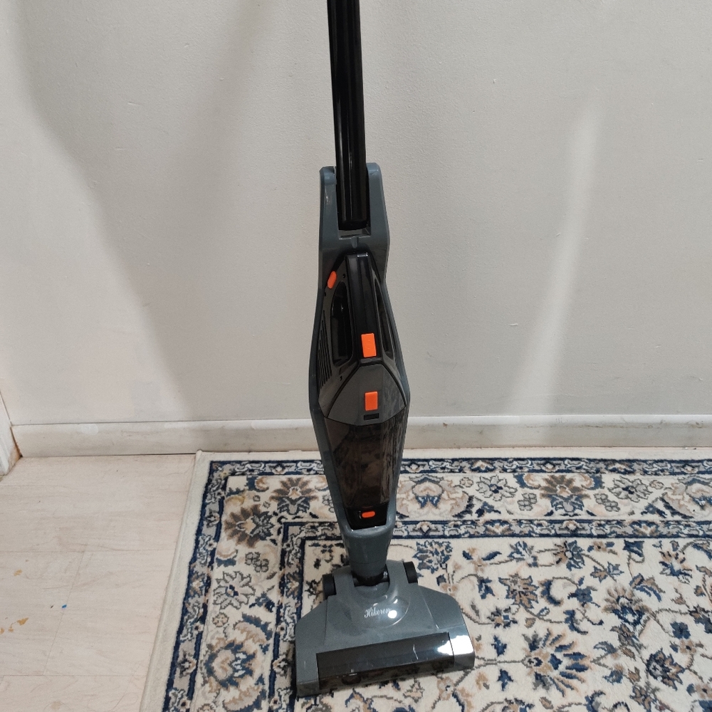 Portable cordless vacuum cleaner